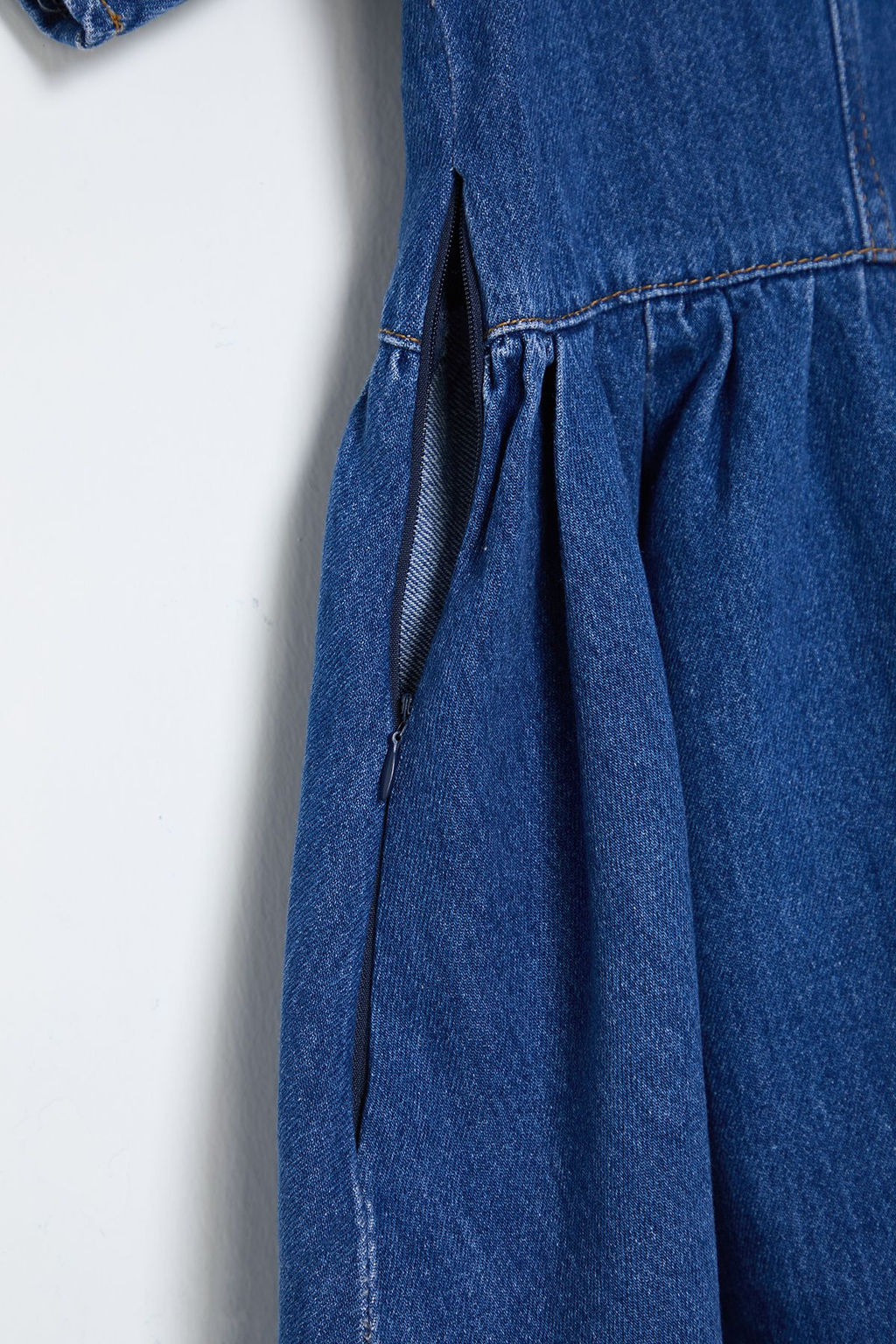 Trendyolmilla Mavi Dikis Detayl? Volanl? Denim Bluz TWOSS25BZ00001