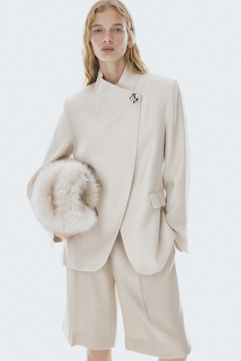 Blazer cruzado con broche - H&m фото 5
