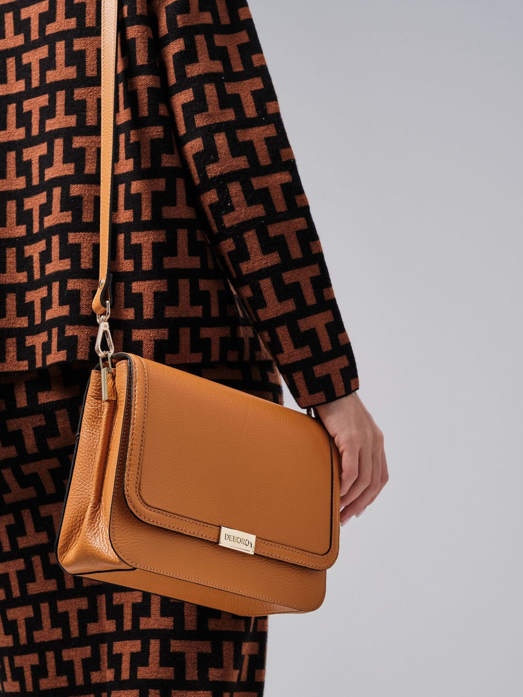 Сумка через плечо Deboro 30532 оранжевый карандаш