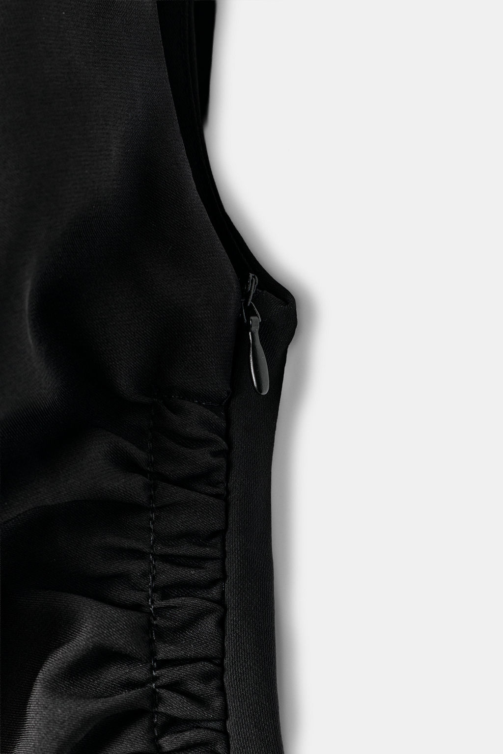VESTIDO MINI DRAPEADO HOMBRERAS / Negro - Zara фото 11