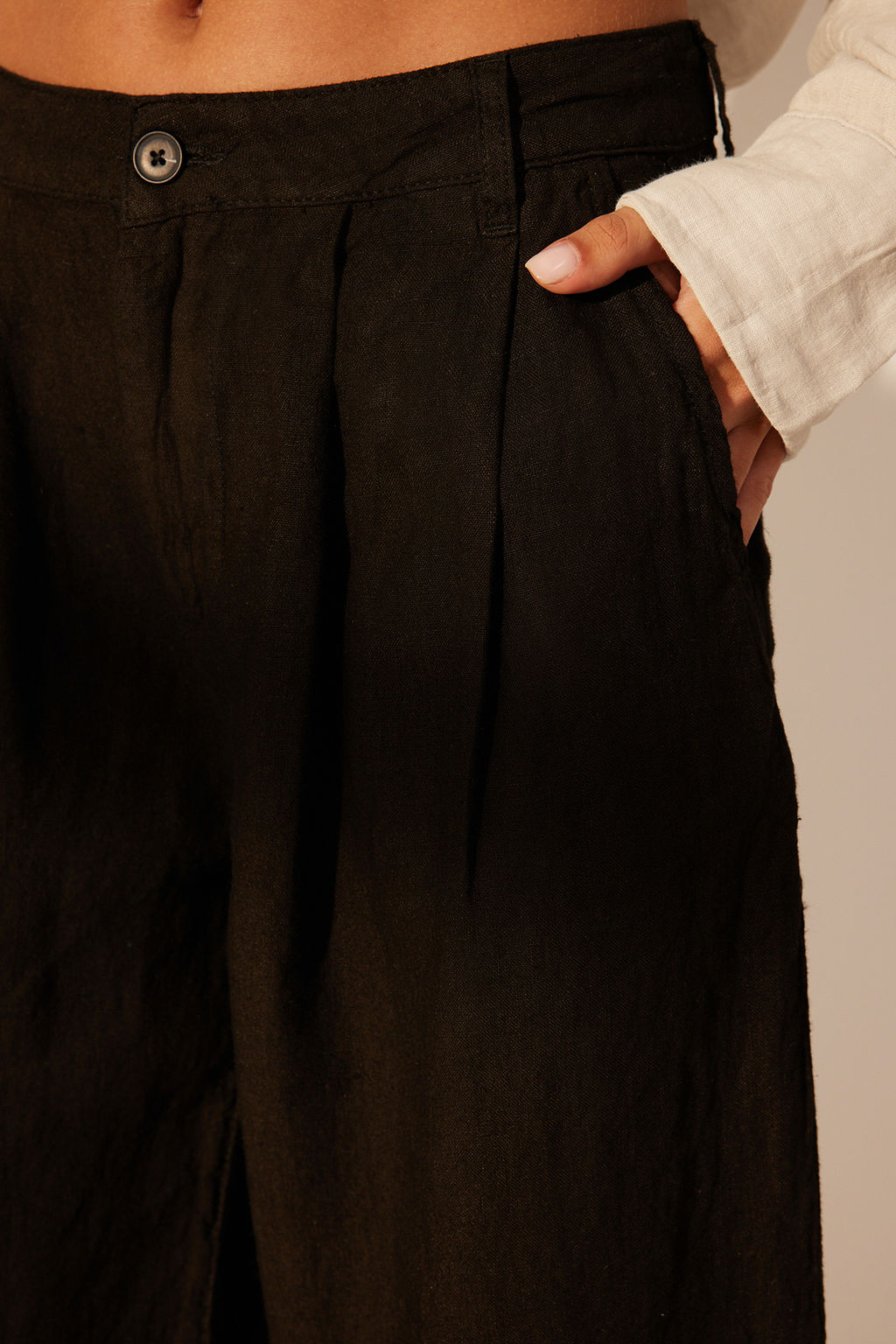 Siyah %100 Keten Yuksek Bel Barrel Pantolon TWOSS26PL00047