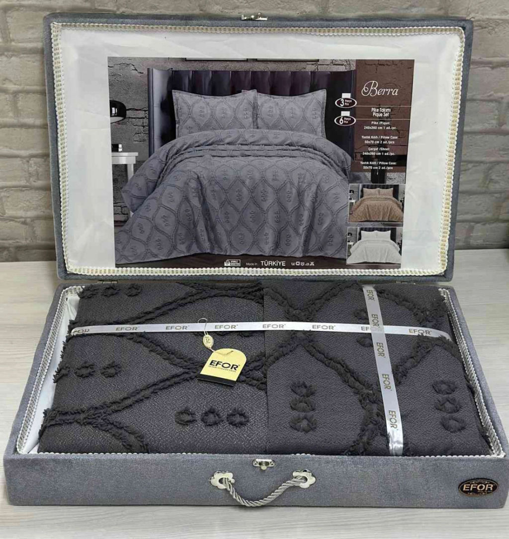 Покрывало EFOR в сундучке BERRA 240*260 с наволочками (50*70) темно-серый (FUME)