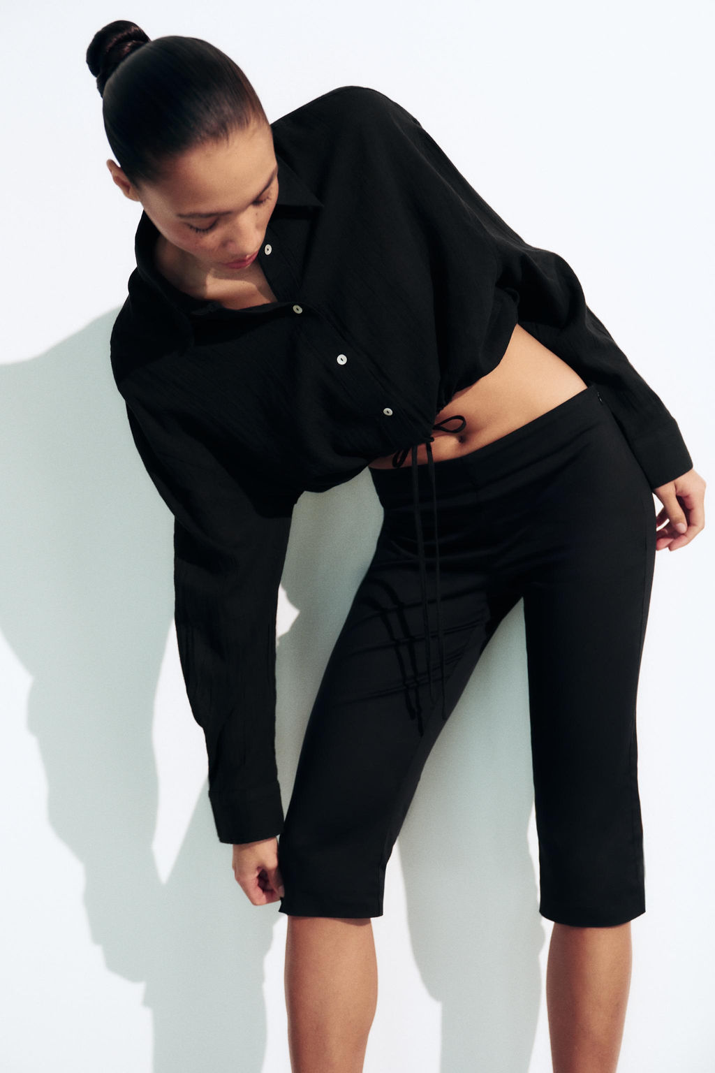CAMISA GASA CROP CORD?N AJUSTABLE LUNARES / Negro