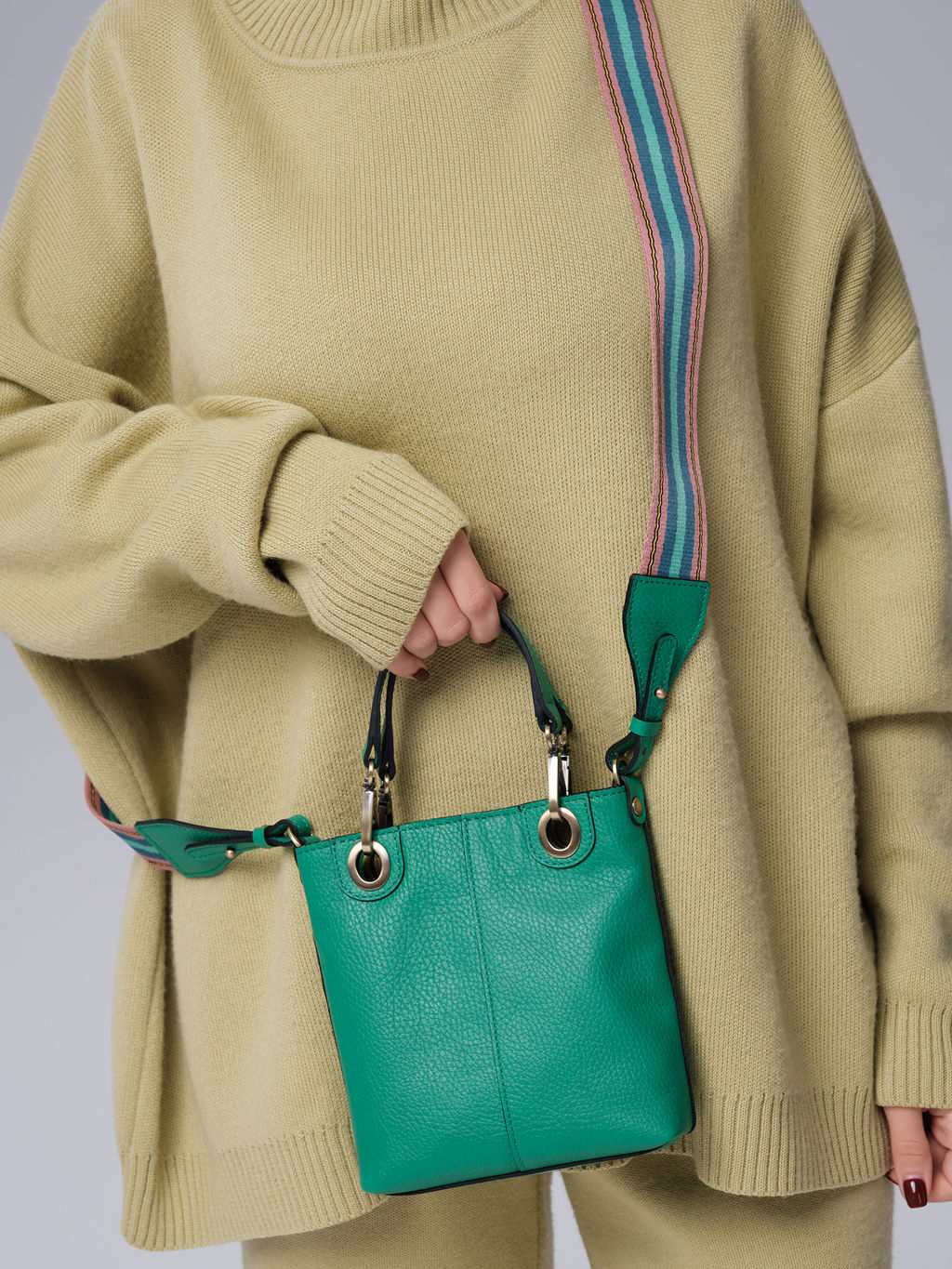 Сумка кожаная кросс-боди Deboro 30347 зеленая весна