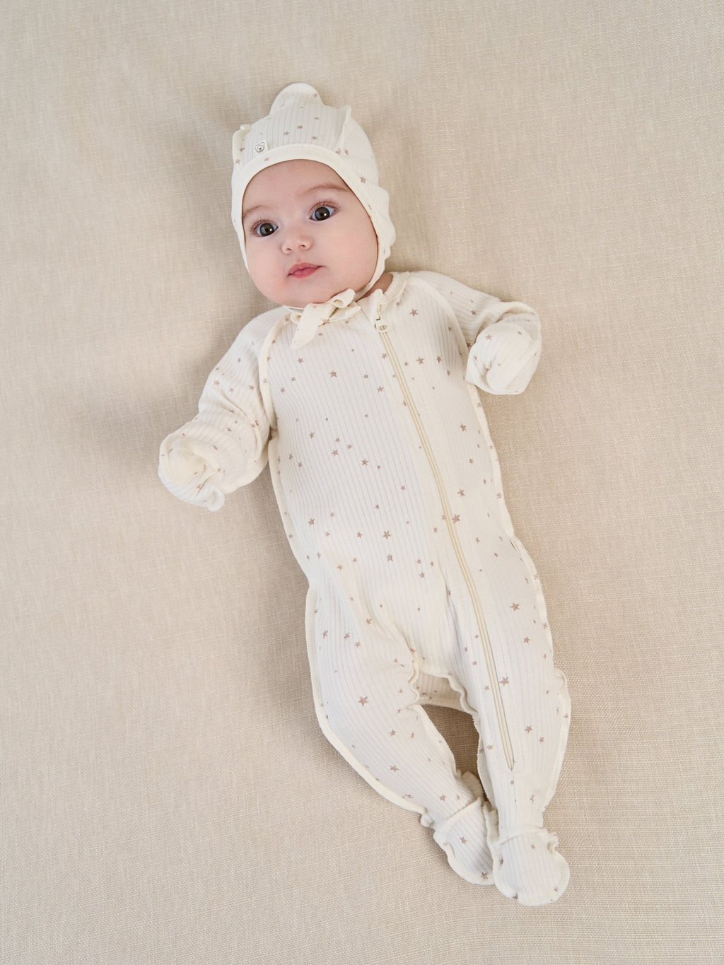 Слип с закрытой ножкой Бежевые звезды 0+