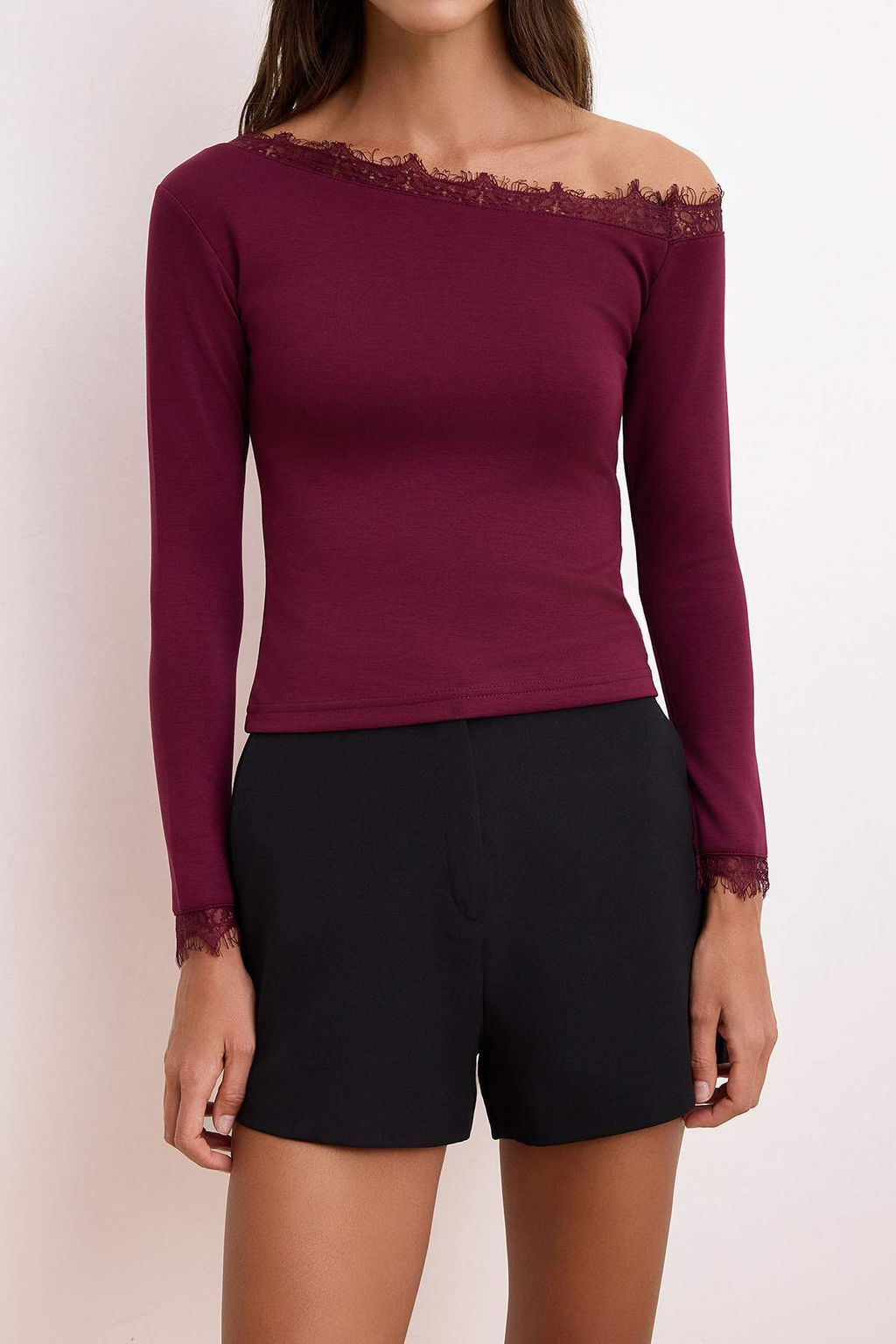 Siyah Fitted/Vucuda Oturan Asimetrik Yaka Uzun Kollu Dantel Detayl? Tul Orme Bluz TWOSS26BZ00662 - Trendyolmilla фото 7