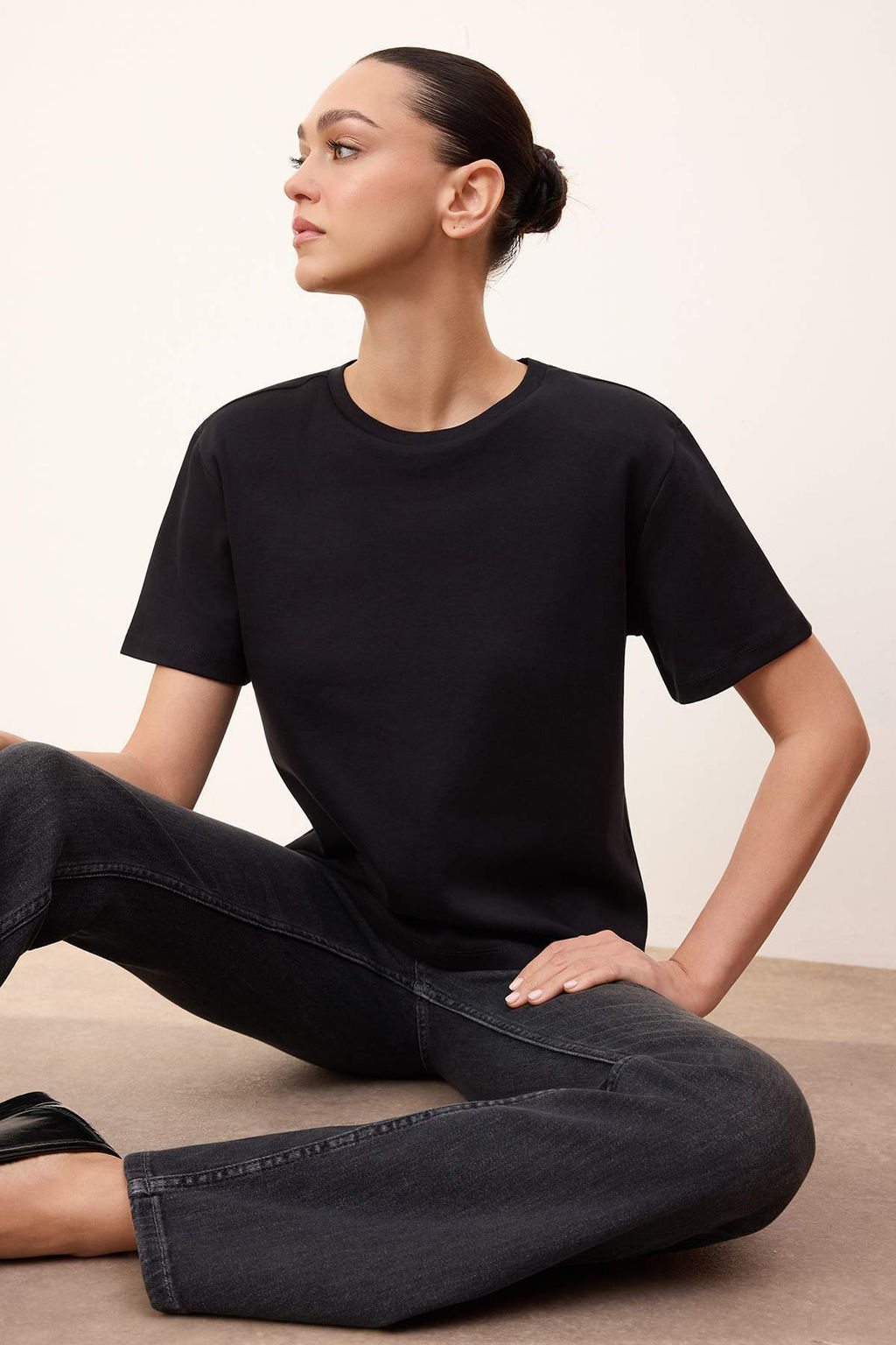 Wardrobe Essentials-Siyah Regular/Normal Kal?p Vatkal? Orme T-Shirt TWOSS26TS00005