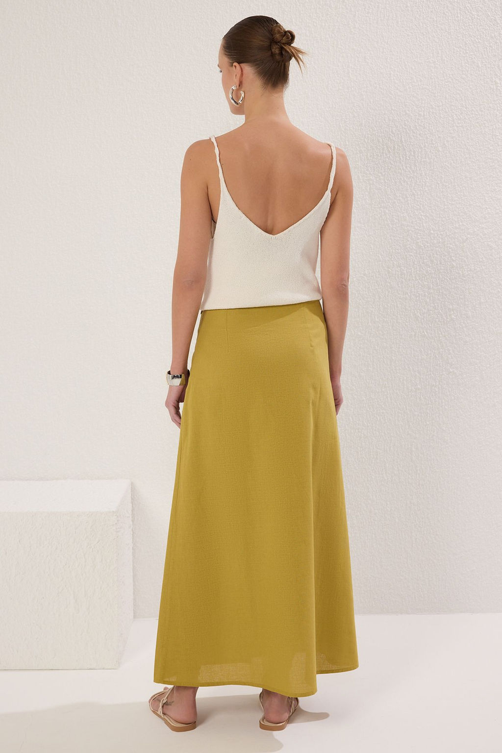 TRENDYOLMILLA Yag Yesili Dugme Detayl? Y?rtmacl? Keten Gorunumlu Astarl? Maxi Dokuma Etek TWOSS25ET00123 фото 4