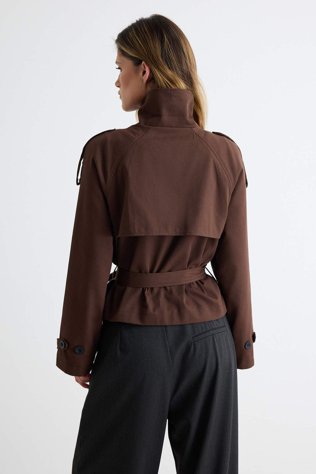 Wardrobe Essentials Kahverengi Regular Dik Yaka Kemerli Gabardin K_sa Tren_kot TWOSS26TR00004 - Trendyolmilla фото 4