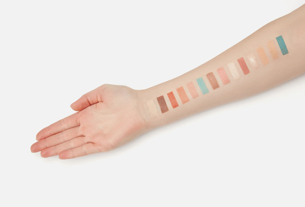 Палетка теней для век Coral Crush Slim Eyeshadow Pallete 030