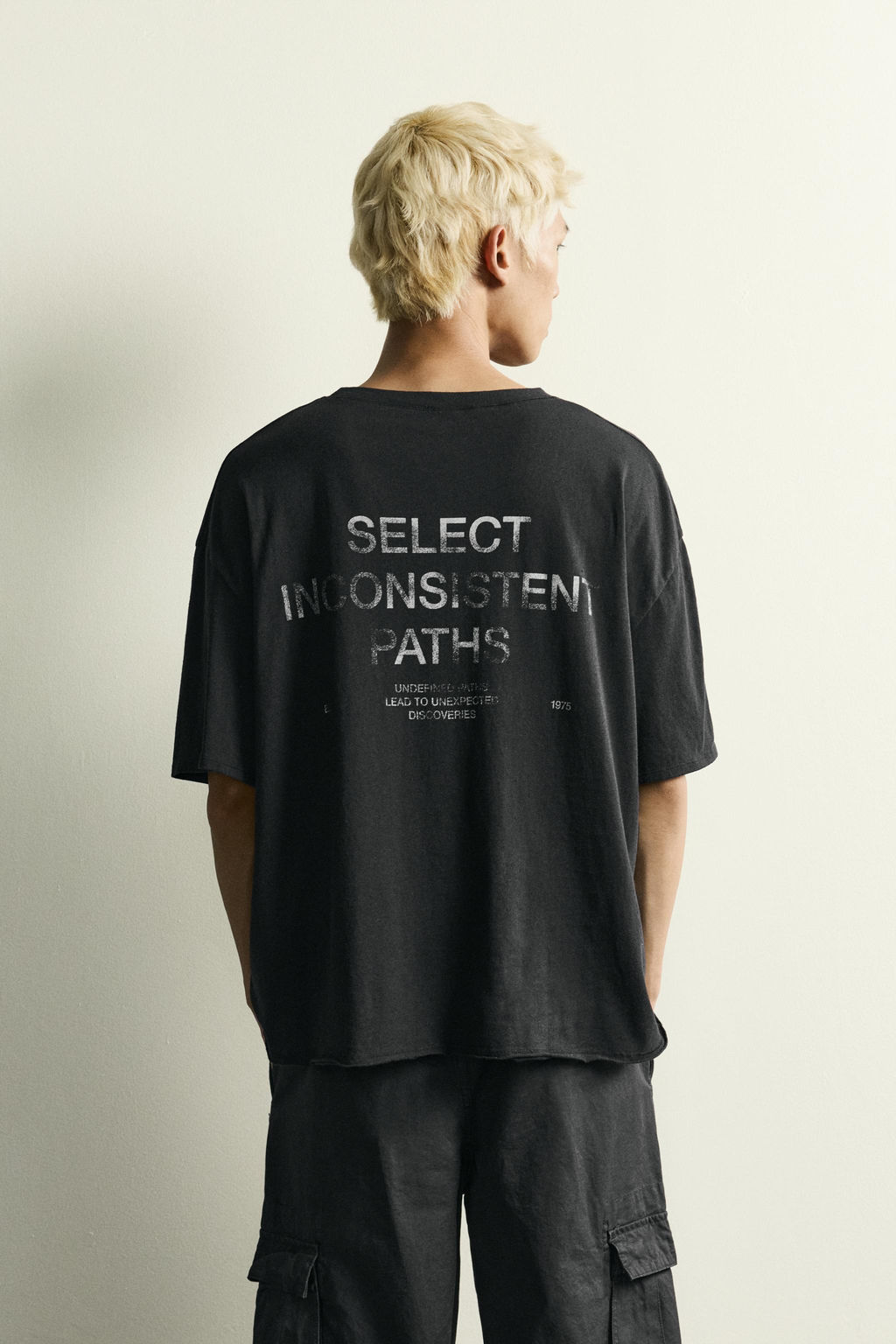 CAMISETA LAVADA RELAXED FIT TEXTOS / Negro - Zara фото 3