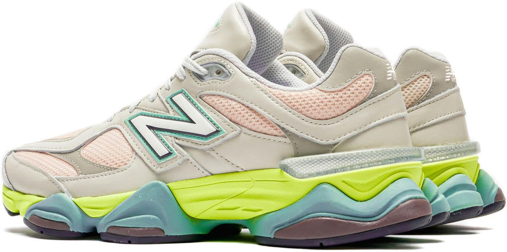 Кроссовки взрослые