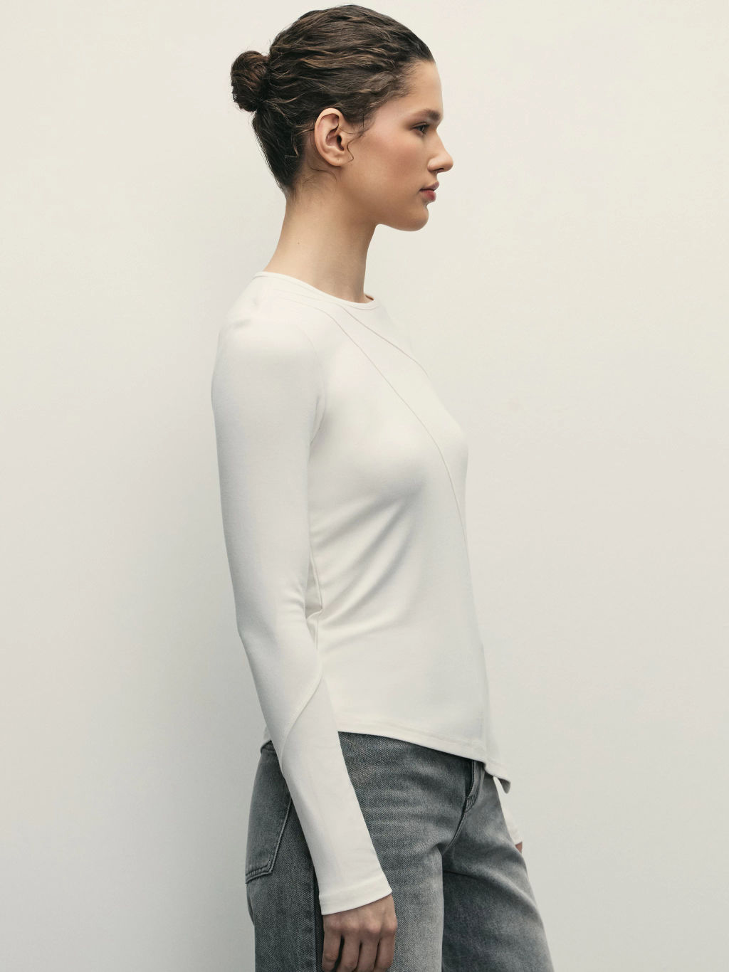 Лонгслив из вискозы асимметричного кроя / Zarina  фото 4