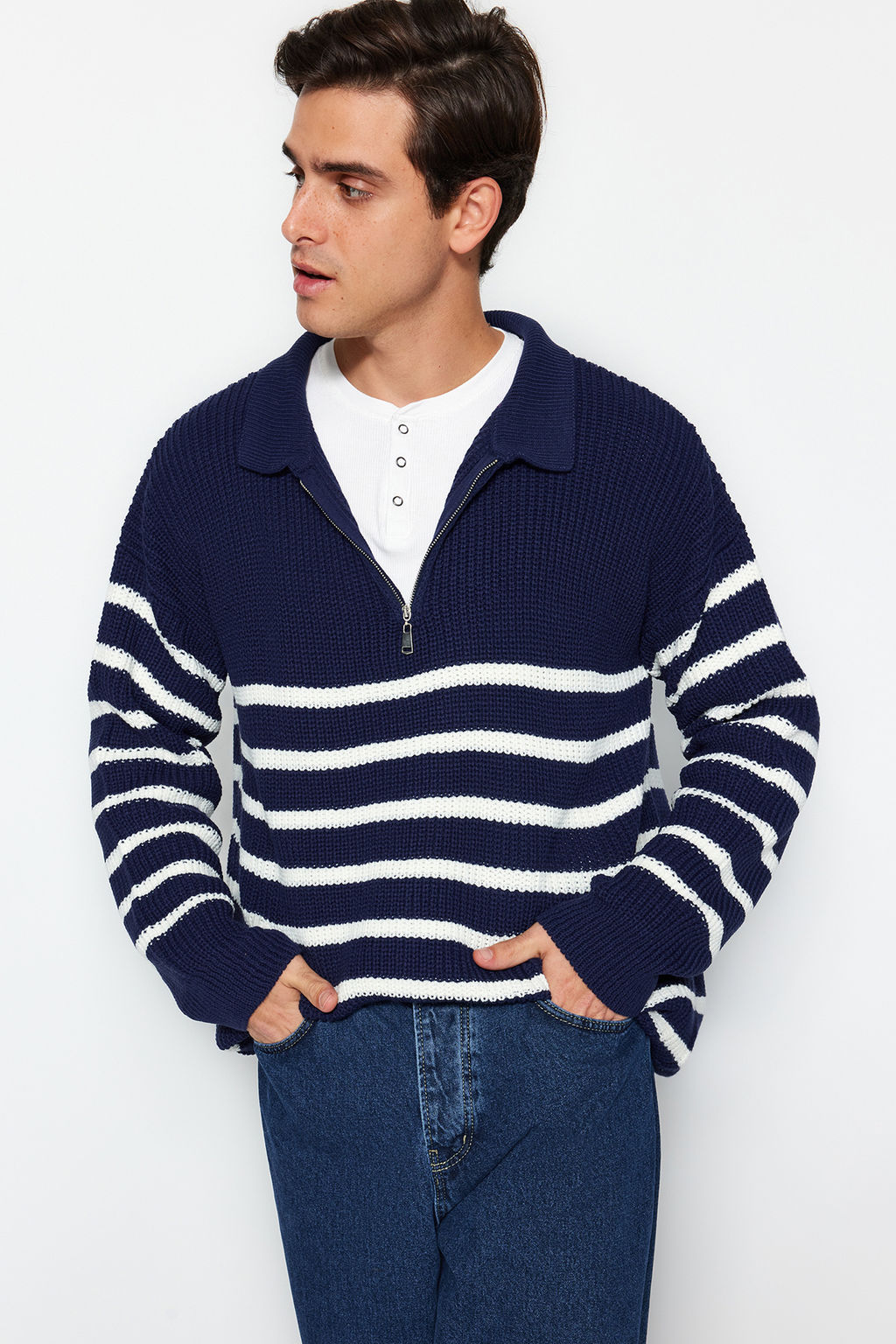 TRENDYOL MAN Vizon Casual Oversize Polo Yaka Cizgili Triko Kazak TMNAW24KZ00018