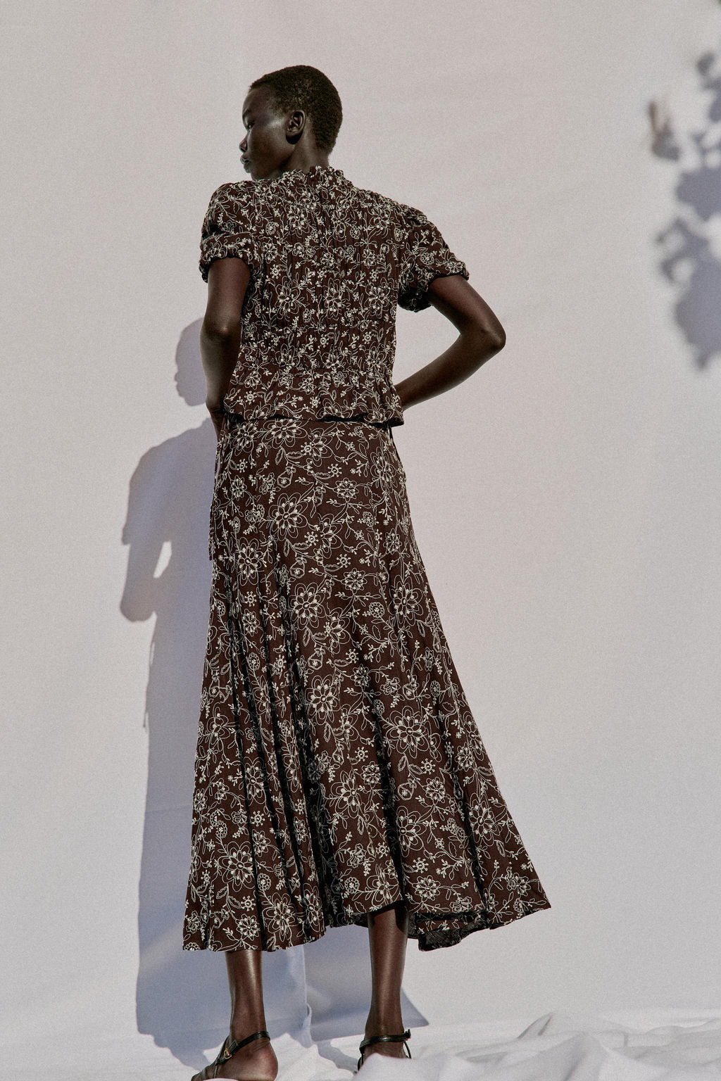 FALDA MIDI BORDADOS / Marr?n / Crudo - Zara фото 4