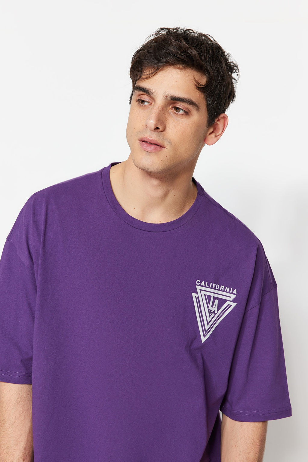 Mor Oversize Bisiklet Yaka K?sa Kollu Sehir Bask?l? %100 Pamuklu T-Shirt TMNSS20TS1102