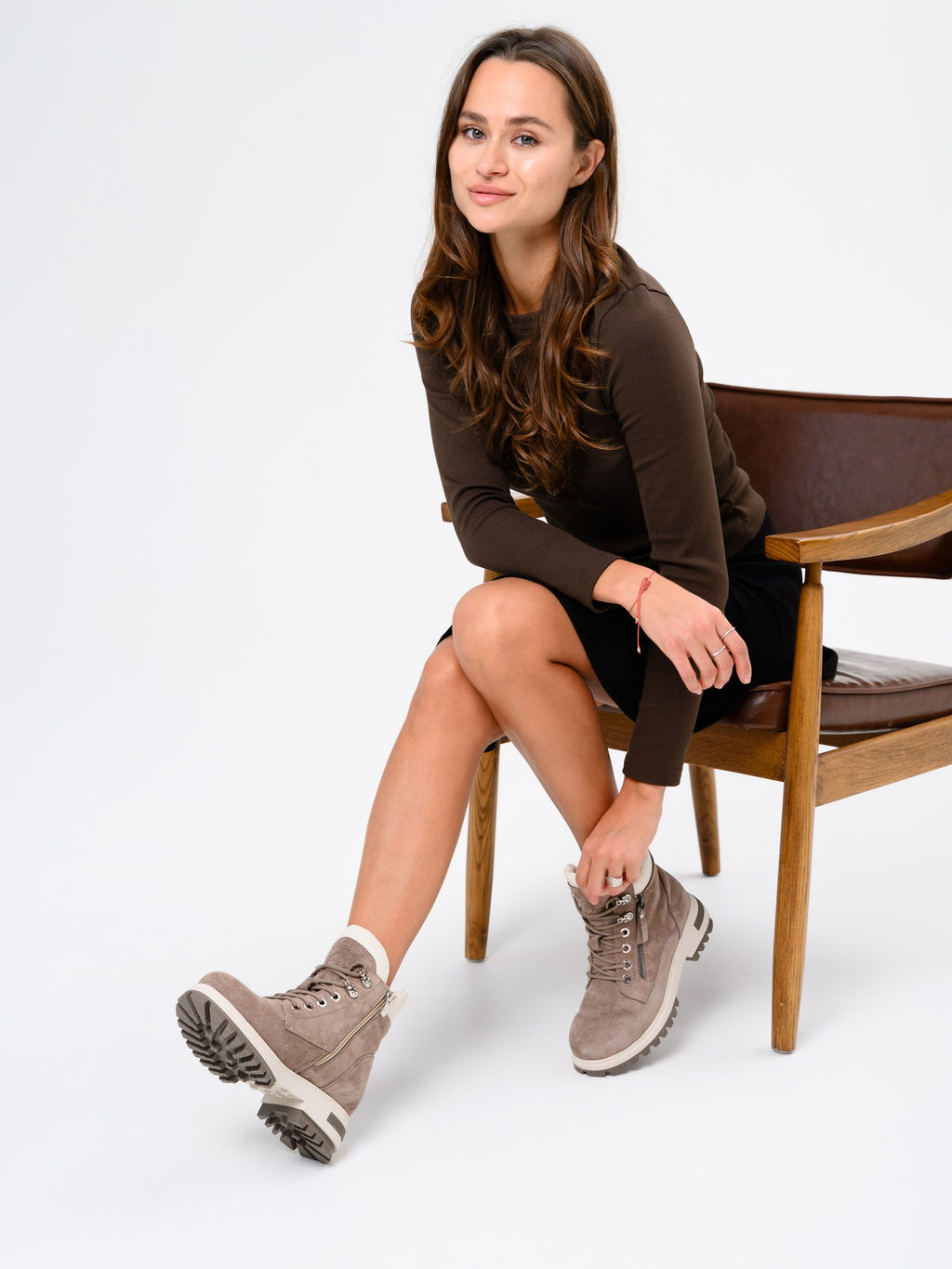 Ботинки 261.uno9br.Капучино замша+бежевый/мех