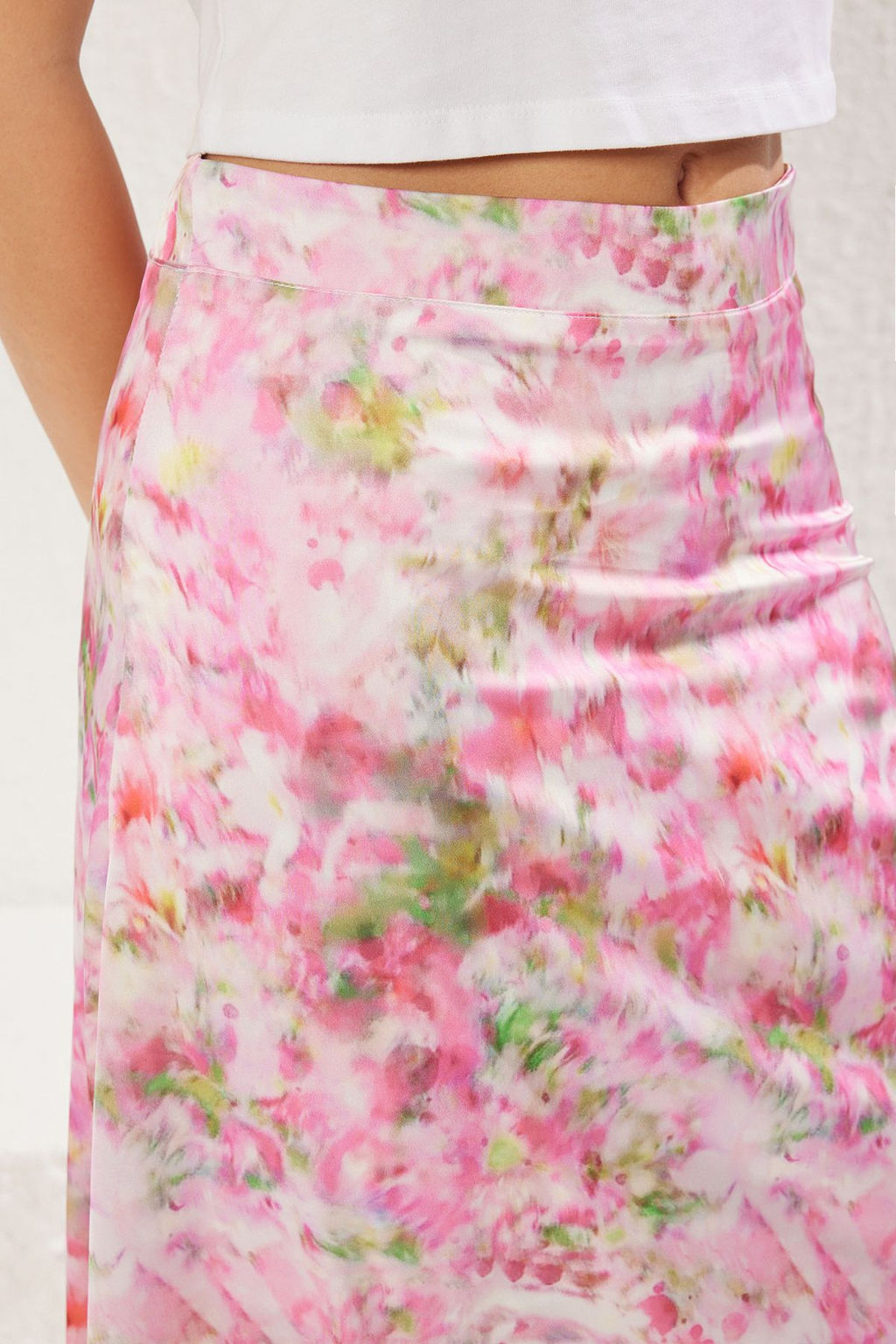 TRENDYOLMILLA Cok Renkli Batik Cicek Desenli Saten Kumas A-line Kal?p Midi Boy Dokuma Etek TWOSS25ET00034  фото 4