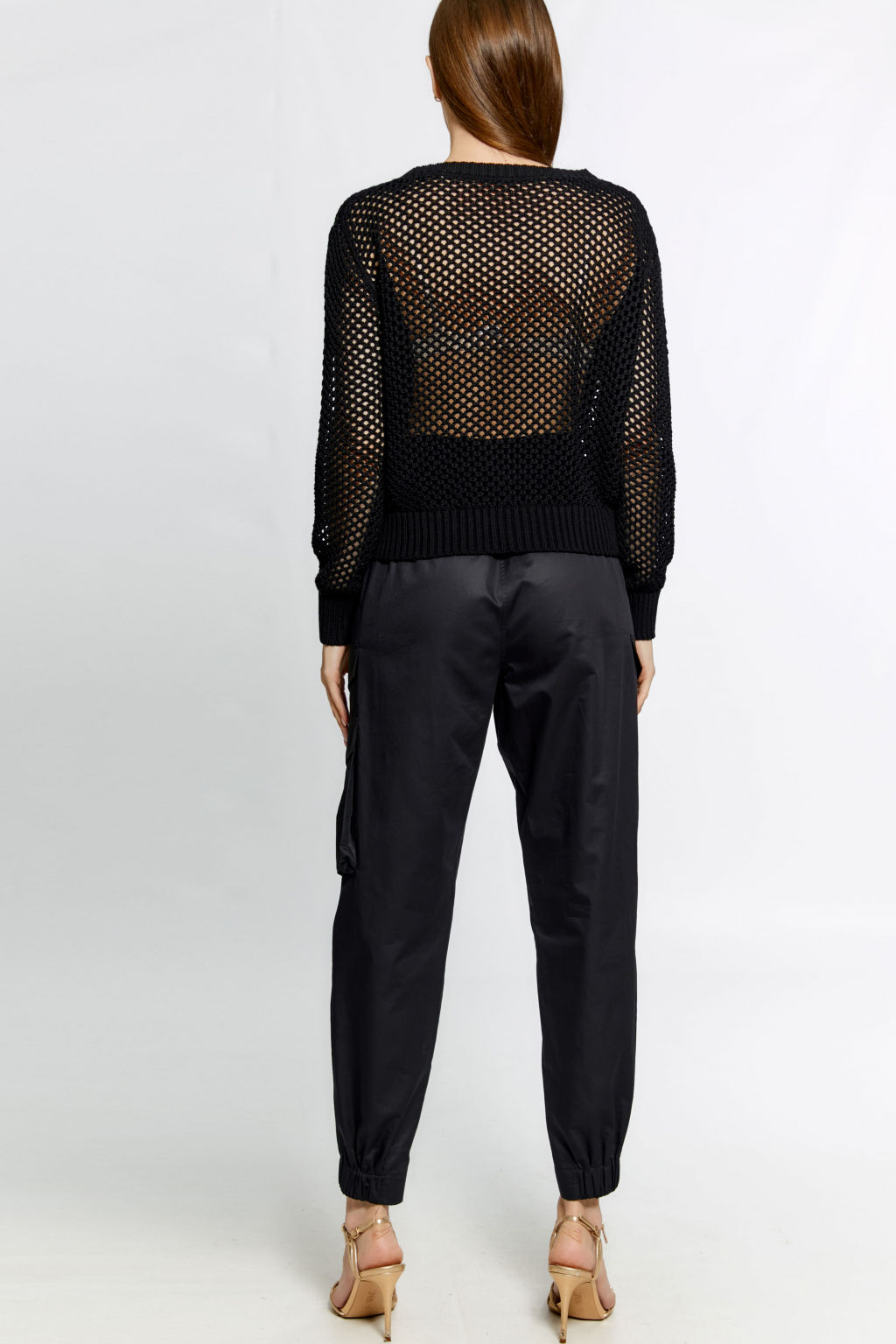 Джемпер из вязаного трикотажа с плетением в виде сетки. Составьте комплект с майкой из Базы.