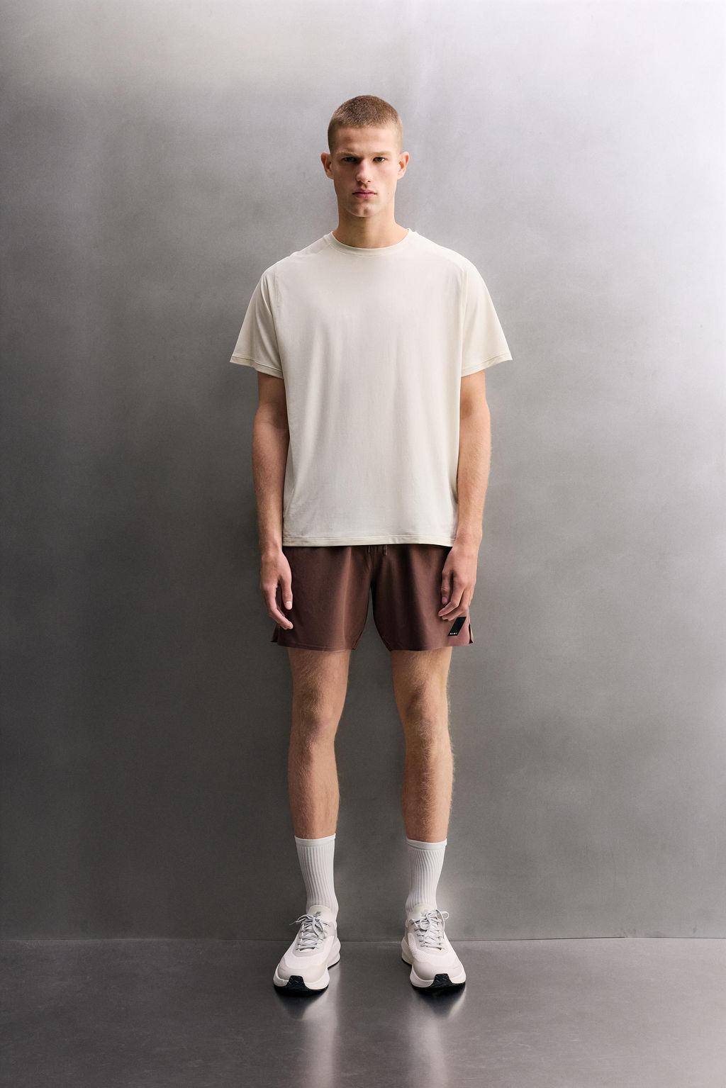 CAMISETA T?CNICA ESTRUCTURA / Crudo / Vigor?