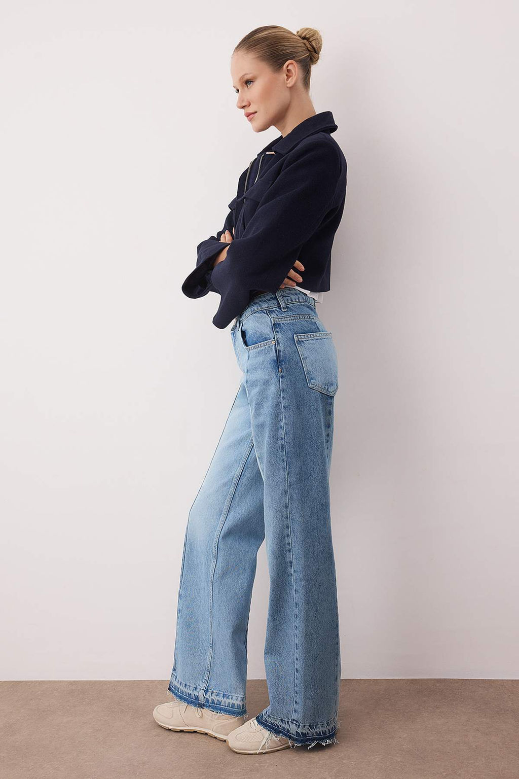 Mavi Yuksek Bel Renk Bloklu Wide Leg Jeans TWOAW26JE00235 - Trendyolmilla фото 2