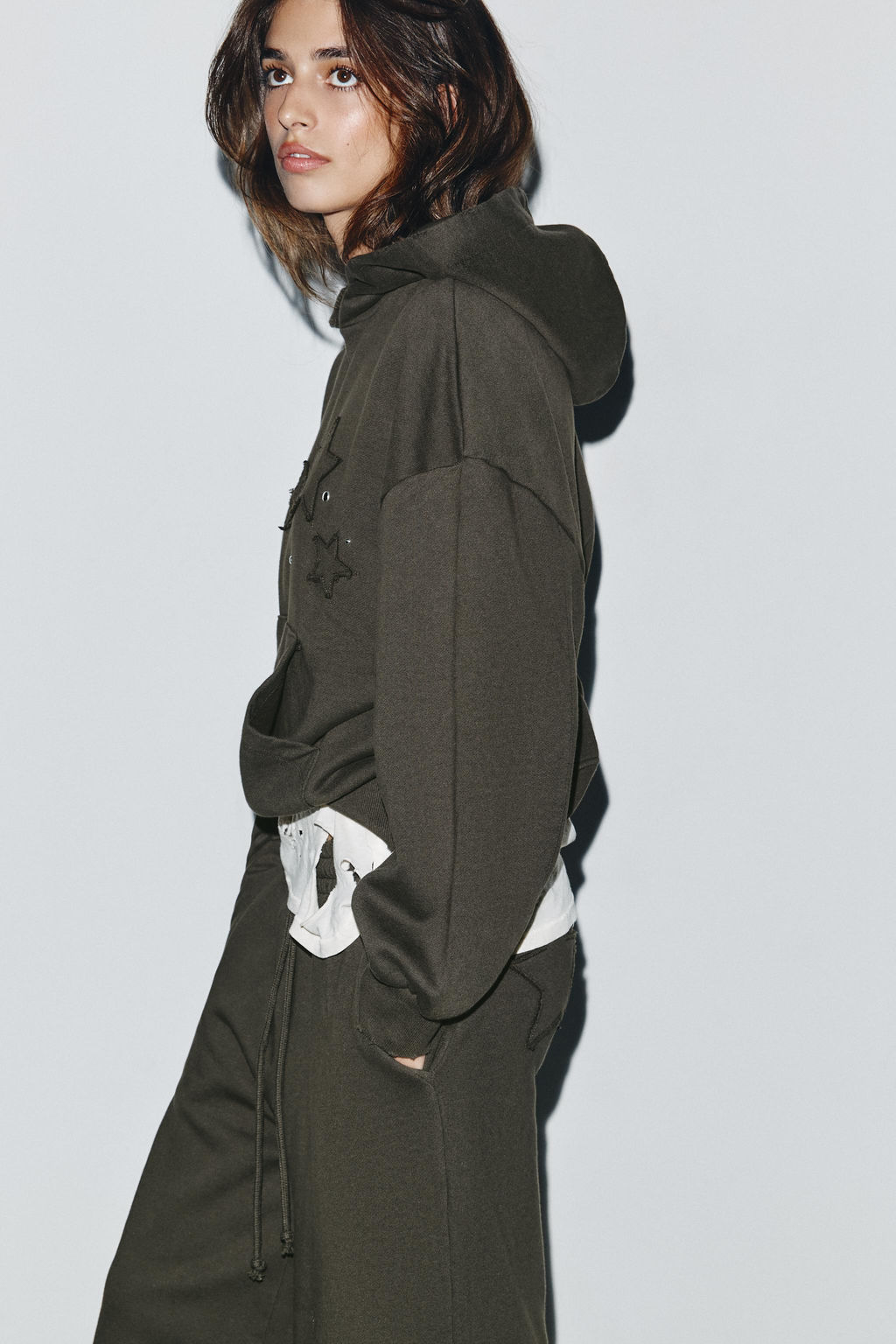 WASHED SWEATSHIRT WITH STARS AND STUDS - Zara фото 3