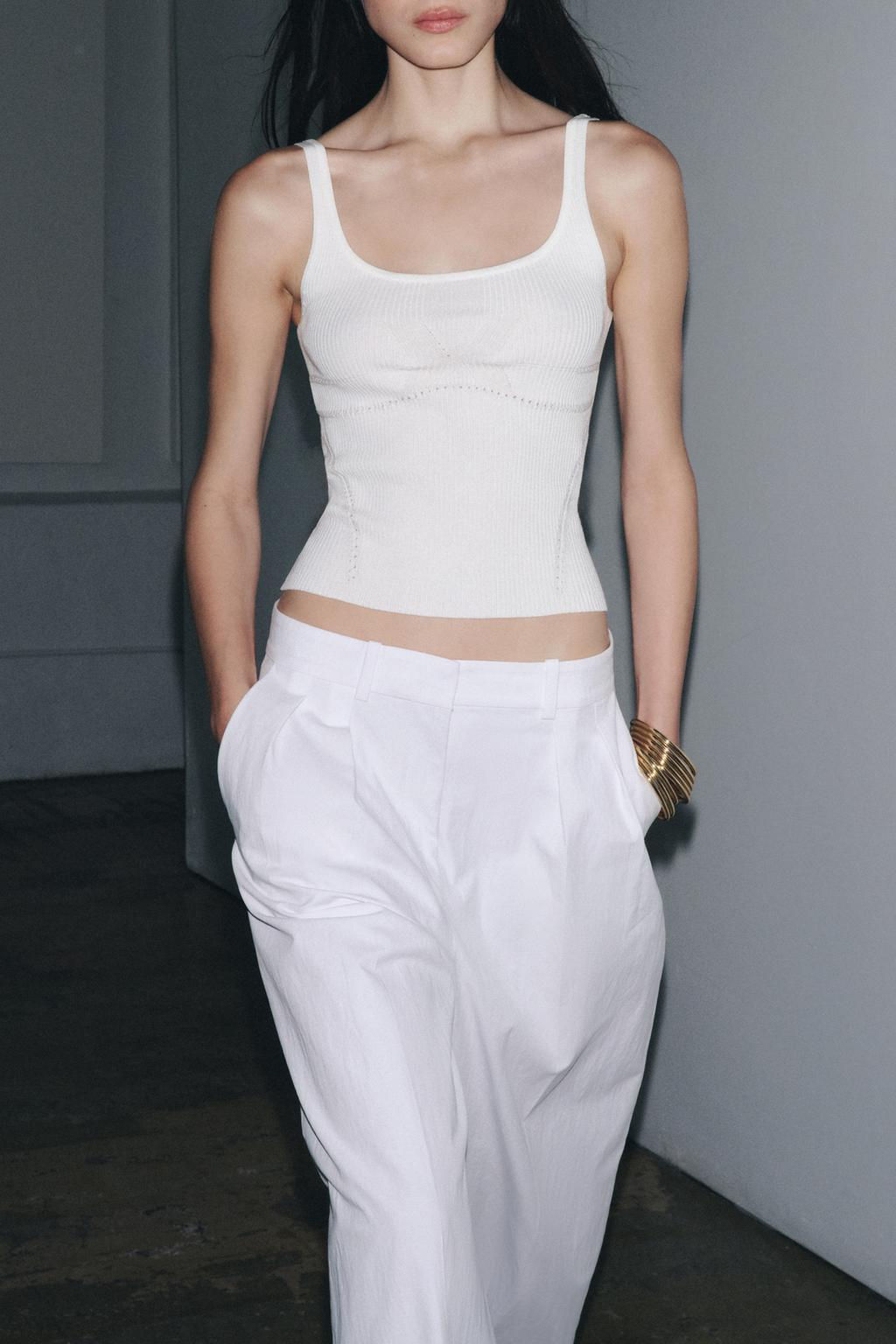 FITTED KNIT TOP
