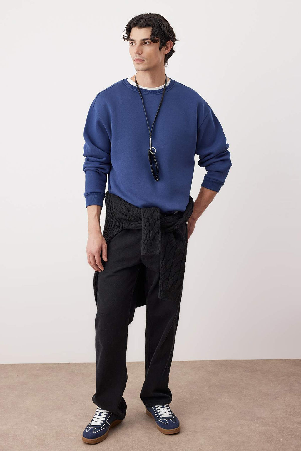 Lacivert Oversize/Genis Kesim Pamuklu Basic Ici Polarl? Kal?n Sweatshirt TMNAW25SW00011