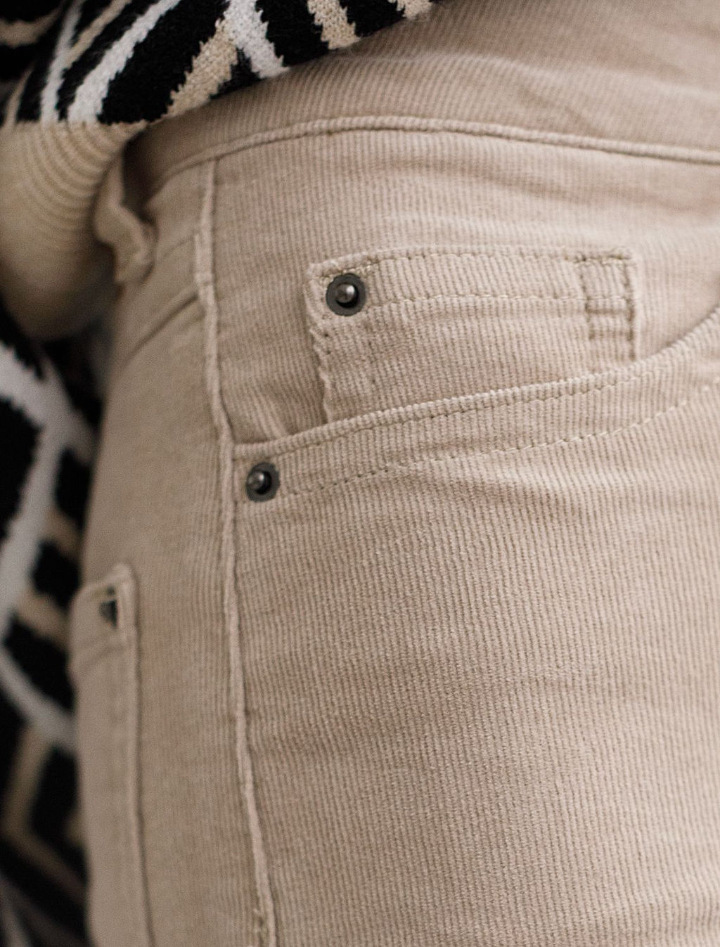 D24.283 Брюки женские светло-бежевый