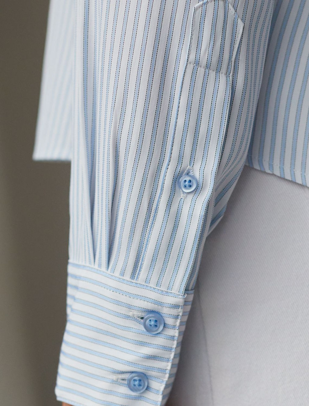 Укороченная блузка в полоску из эластичного хлопка - Vilatte фото 2