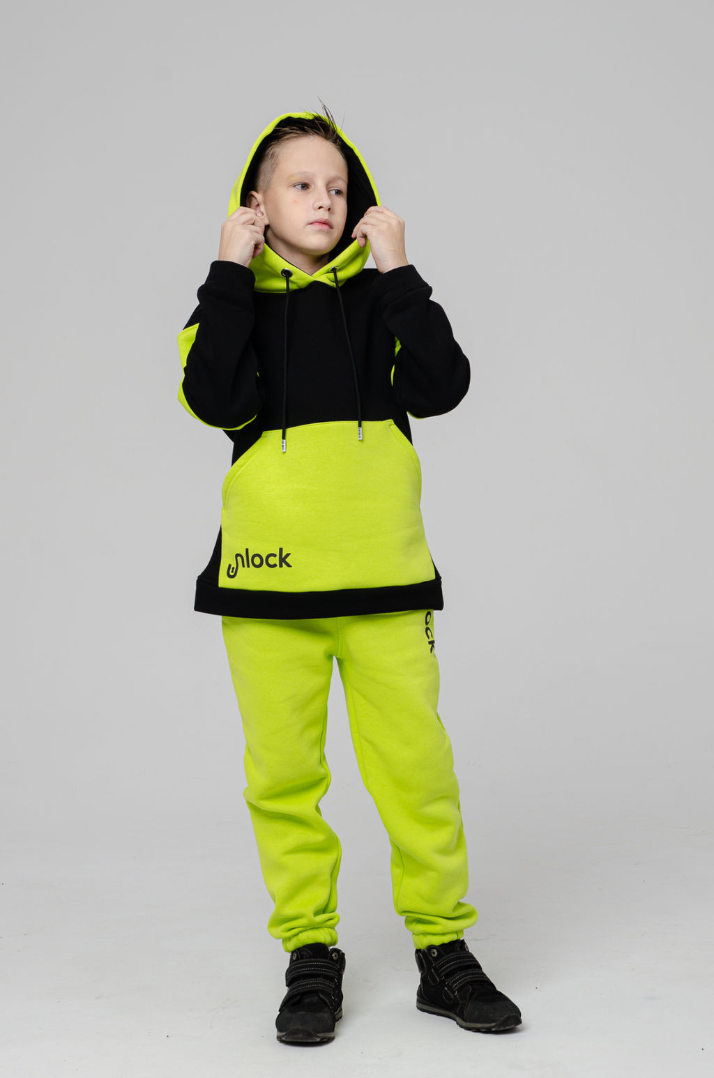 886Д Костюм детский "Черный/салатовый"