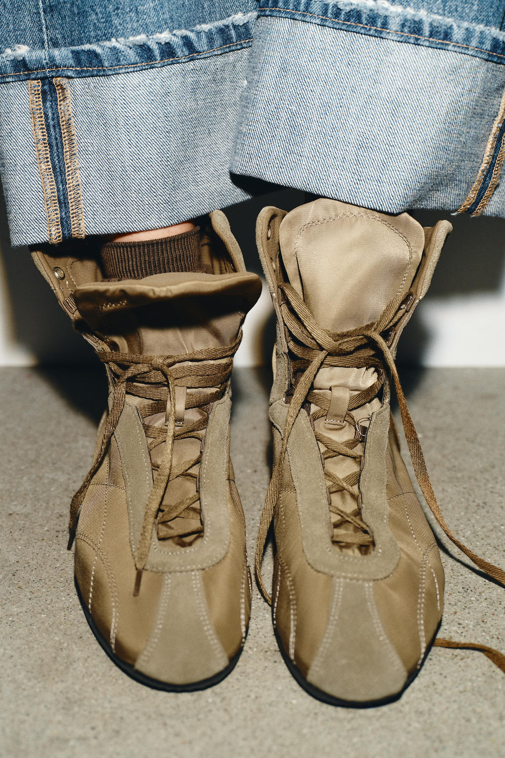 SPORTY HIGH-TOP TRAINERS