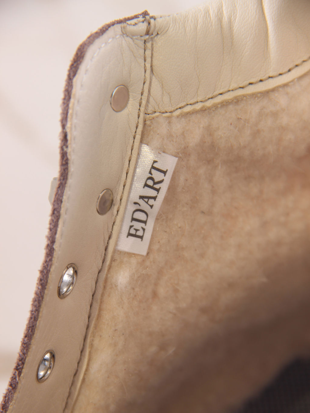 Ботинки 261.uno9br.Капучино замша+бежевый/мех