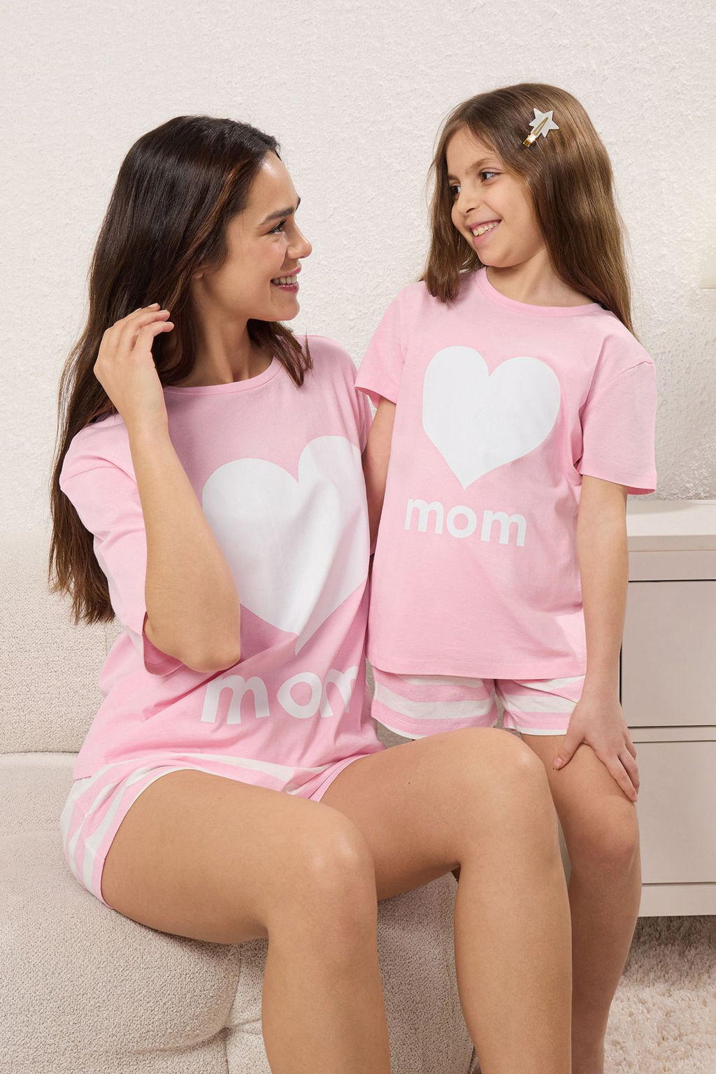 Trendyolmilla Kad?n Mini Me/Anne K?z Pembe %100 Pamuklu Cizgili Kalpli Sortlu Orme Pijama Tak?m? THMSS25PT00343