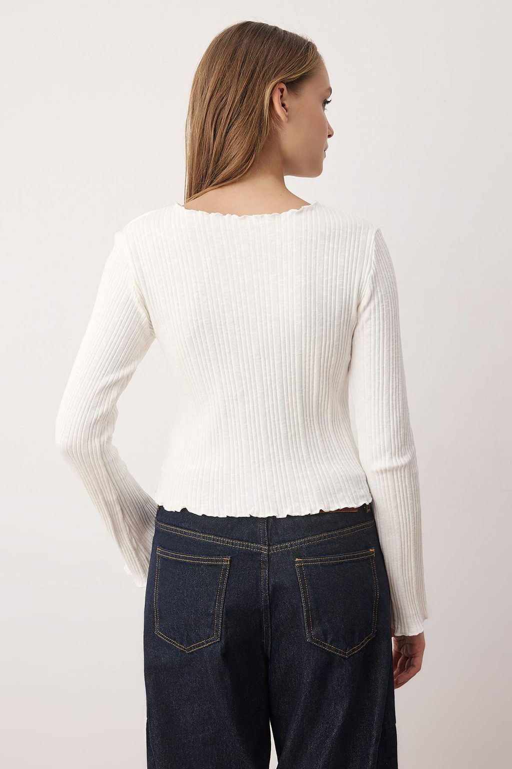 Ekru Jakarl? Fitted/Vucuda Oturan Dugme Detayl? Esnek Orme Bluz TWOAW26BZ00046