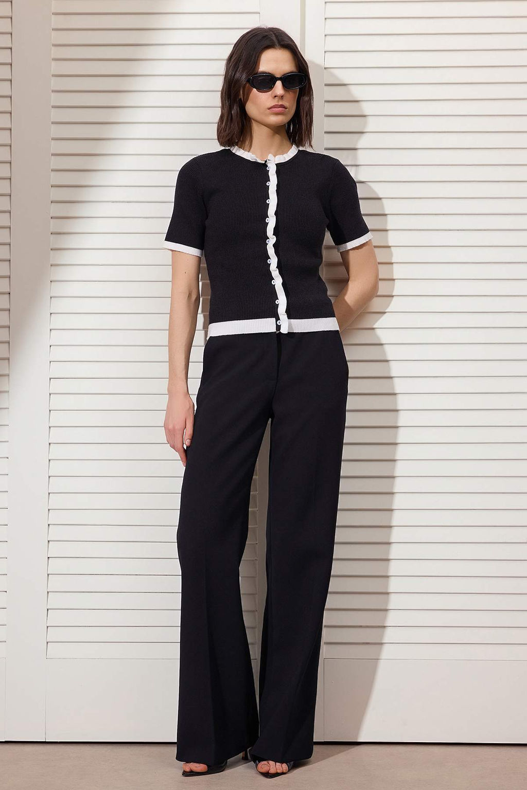 Siyah Renk Blok Detayl? Yumusak Dokulu Triko Ince Bluz TWOSS26BZ00166 - Trendyolmilla фото 2