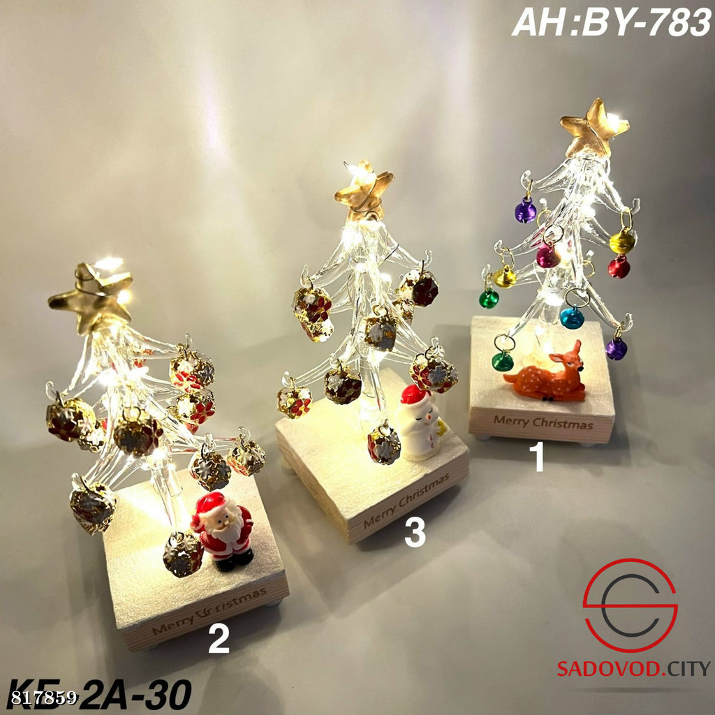 Новогодний светильник в виде елки с висящими игрушками