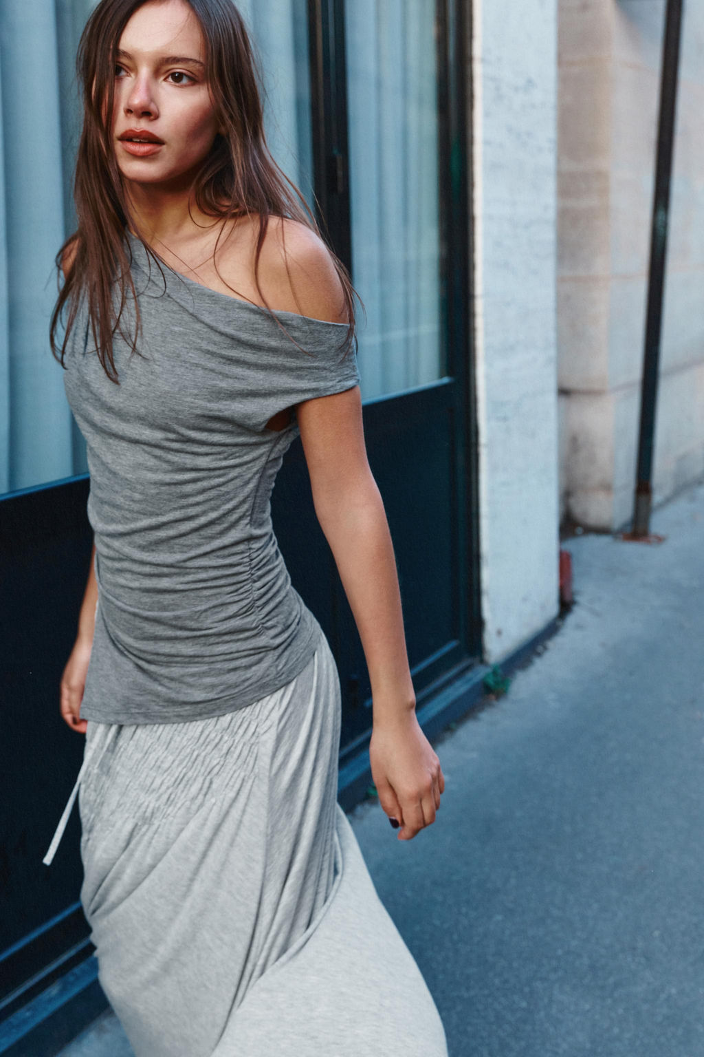 FALDA MIDI FRUNCES / Gris vigor? - Zara фото 2