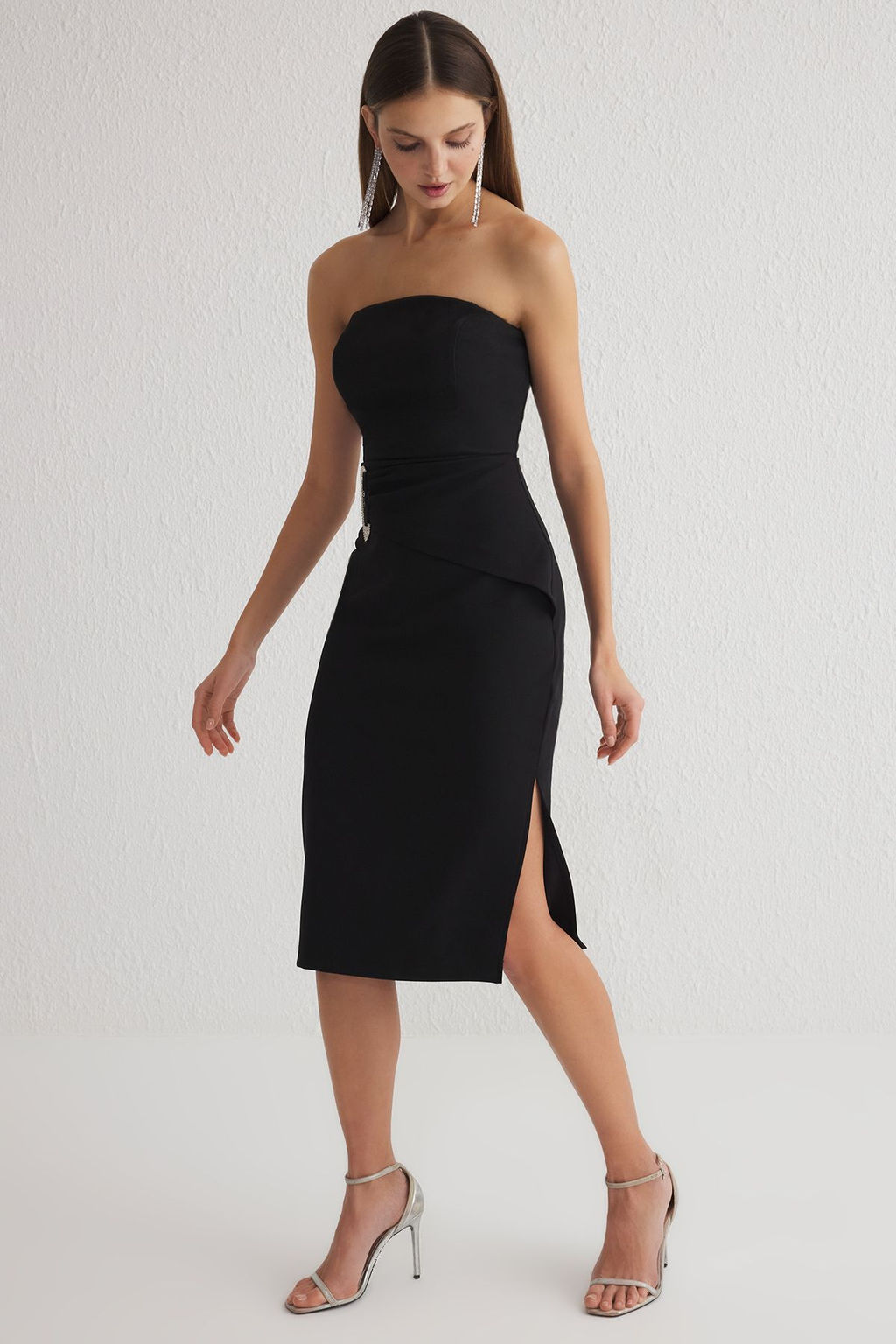 TRENDYOLMILLA Saks Vucuda Oturan Aksesuar Detayl? Straplez Dokuma Midi Elbise TPRSS25EL00127  фото 2