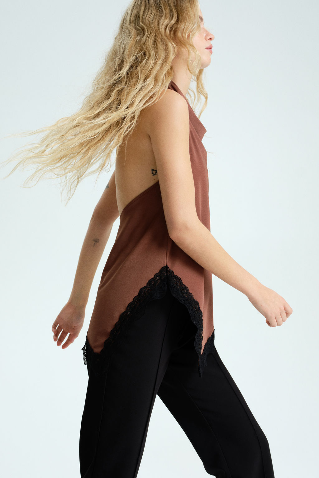Top halter con ribete de encaje - H&m фото 4