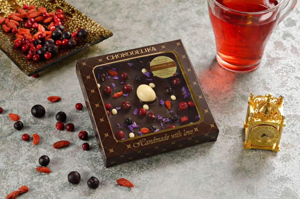 Шоколад темный с украшением Годжи, смородина, брусника 75 гр - Chokodelika фото 4