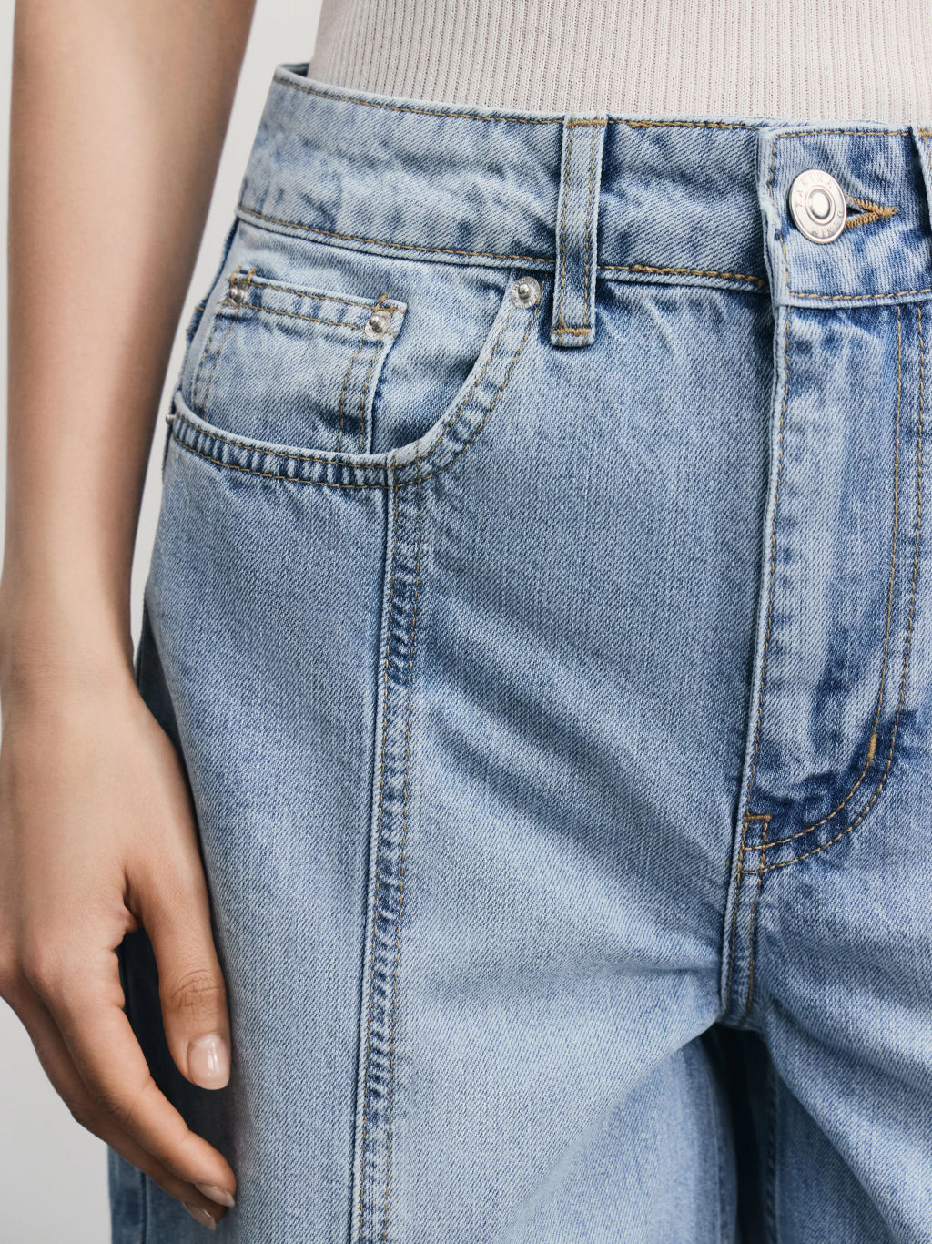 Джинсовые шорты бермуды со стрелками / Zarina фото 5