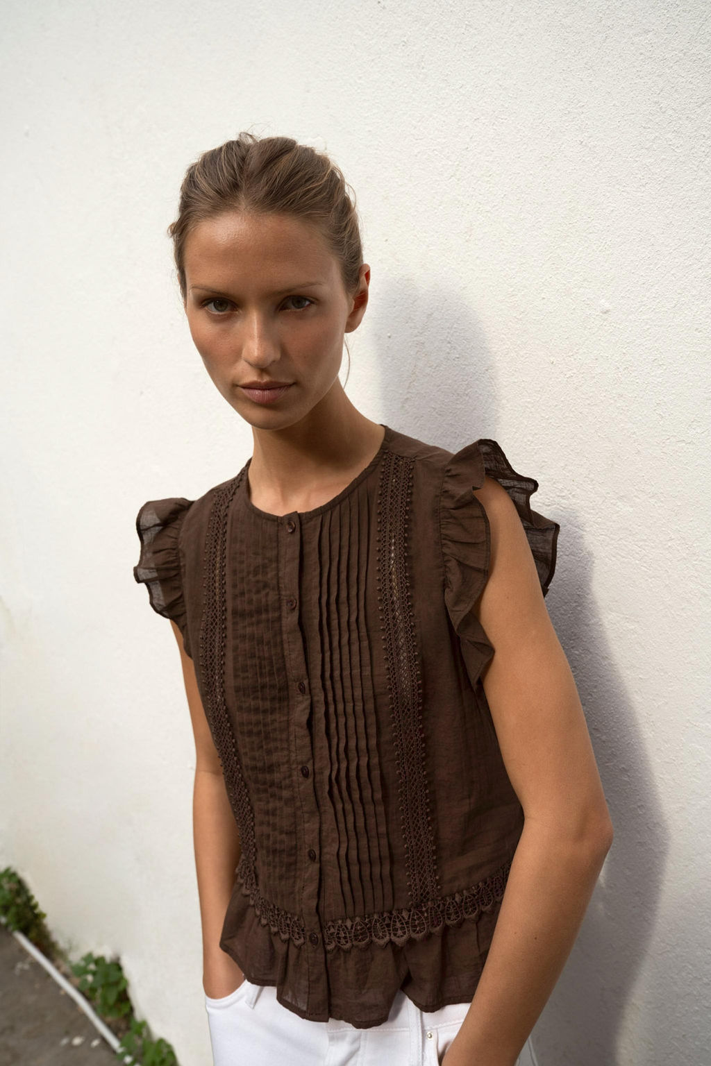 BLUSA ENTREDOSES VOLANTES / Marr?n - Zara фото 2