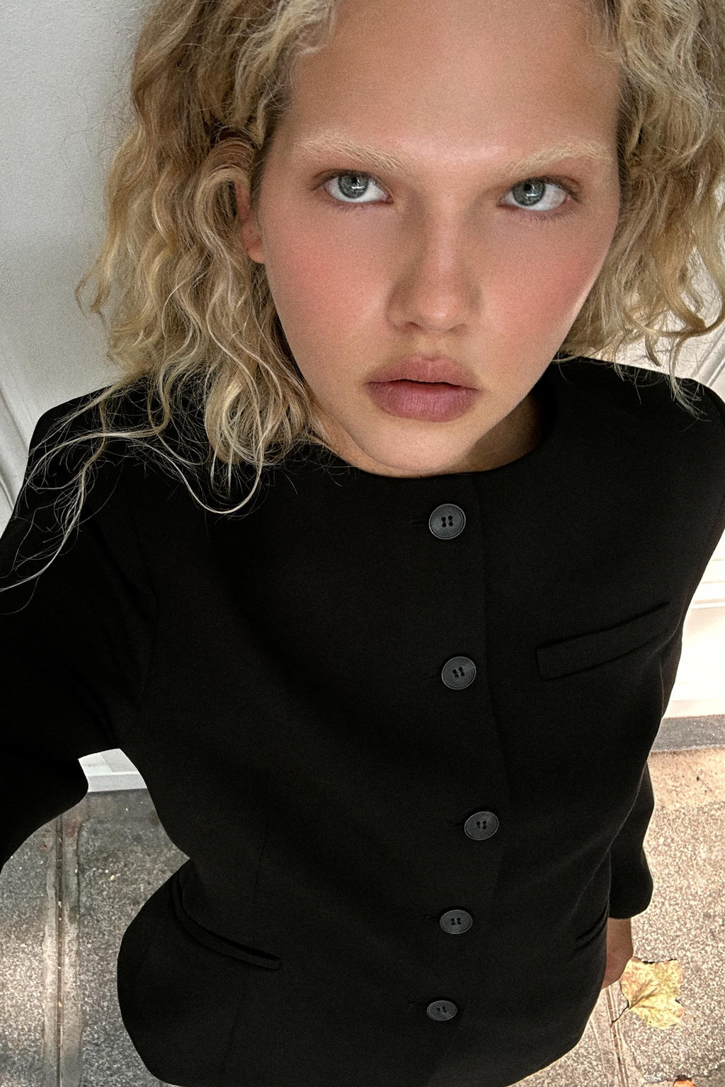 FITTED BLAZER WITH SHOULDER PADS - Zara фото 2