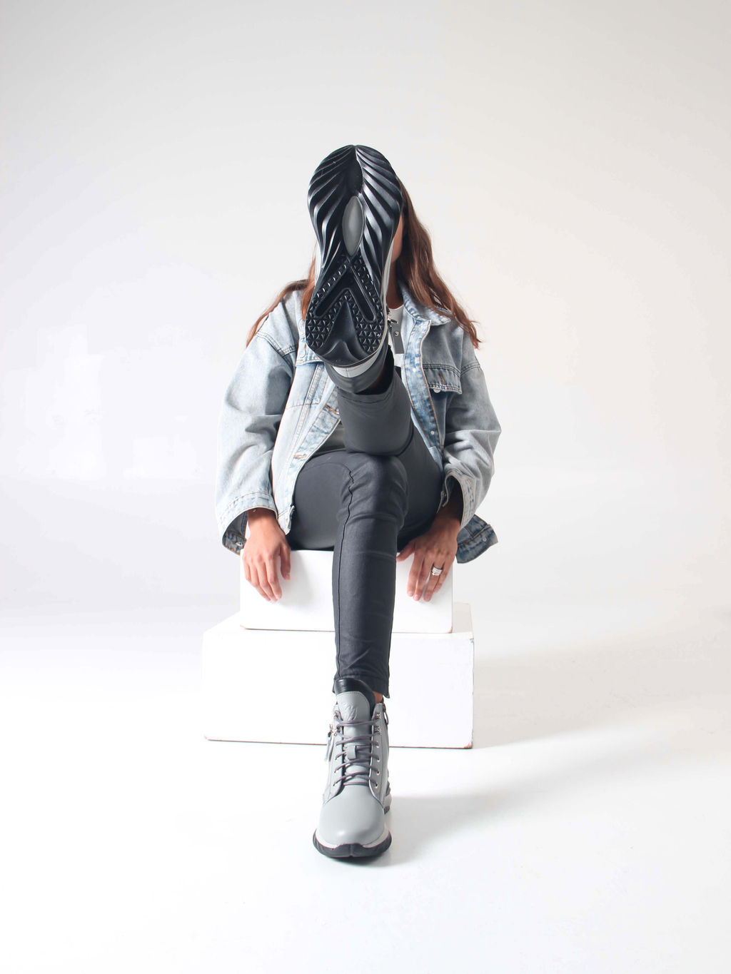 Ботинки 261.uno2bl. серый черный/Байка