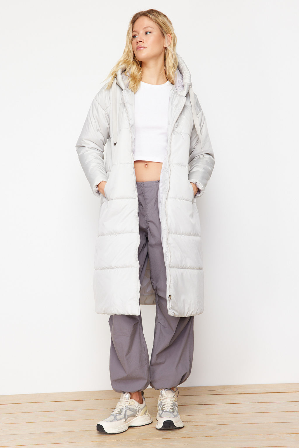 TRENDYOLMILLA Siyah Kapusonlu Su Itici Uzun Sisme Mont TWOAW24MO00136  фото 21