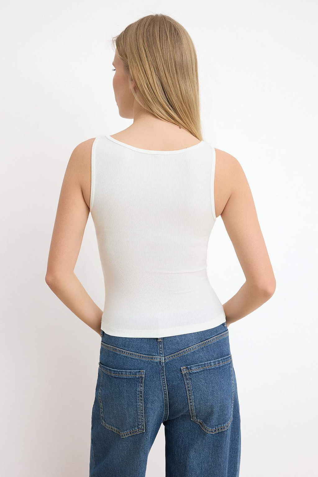 Siyah-Ekru Fitted/Vucuda Oturan Havuz Yaka Kolsuz Fitilli Esnek Orme Atlet TWOSS26AL00020 - Trendyolmilla фото 4