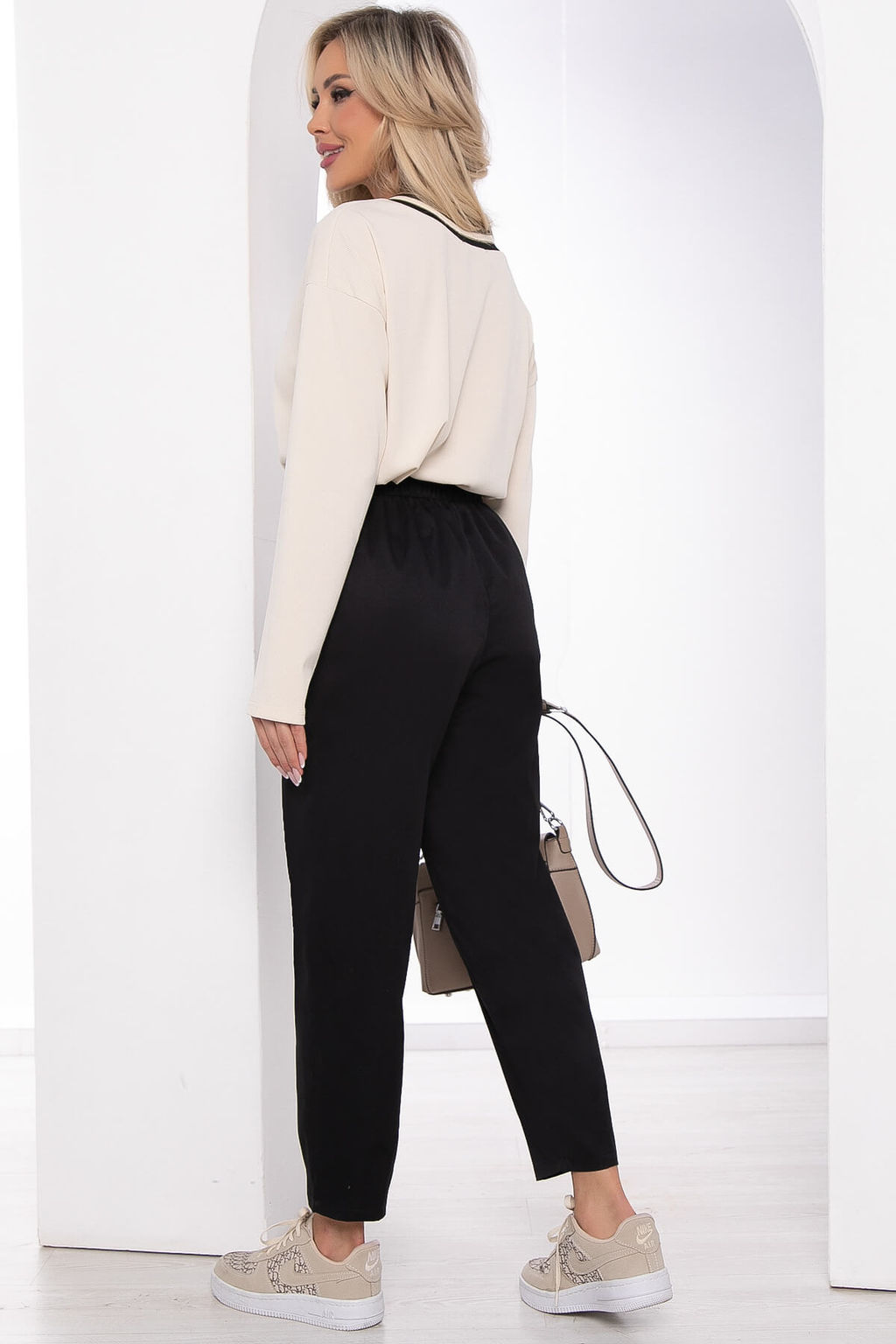 Брюки-бананы Больше чем стиль (черные) Б8434 - Lt collection фото 2