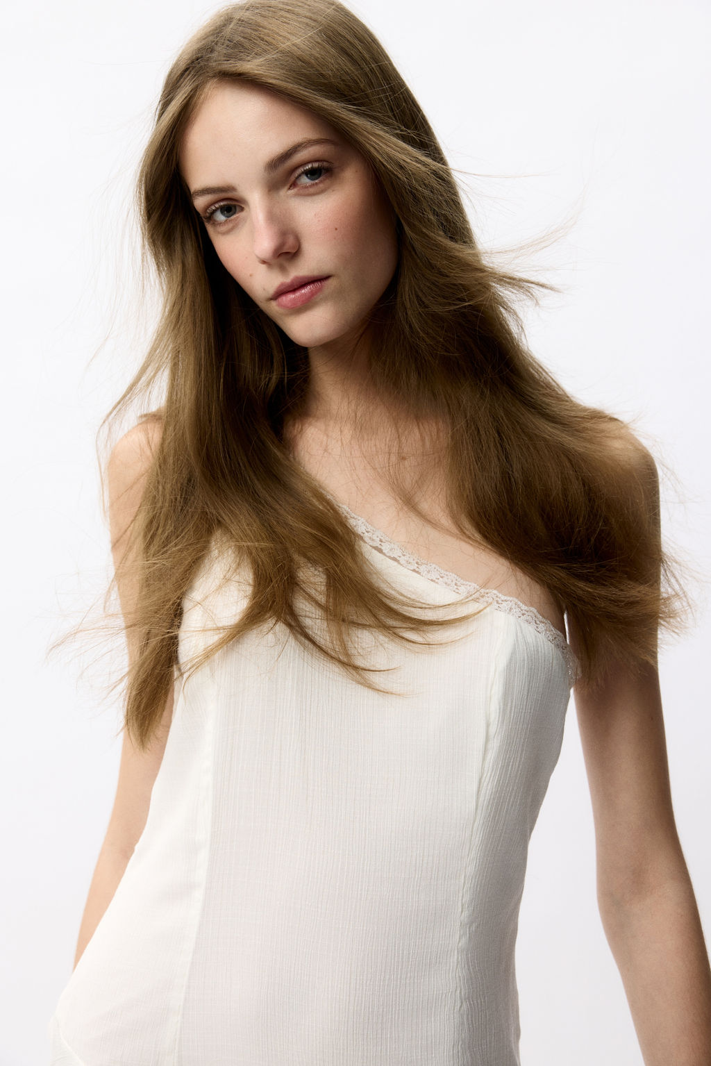 Vestido de un hombro con falda de volantes - H&m фото 7
