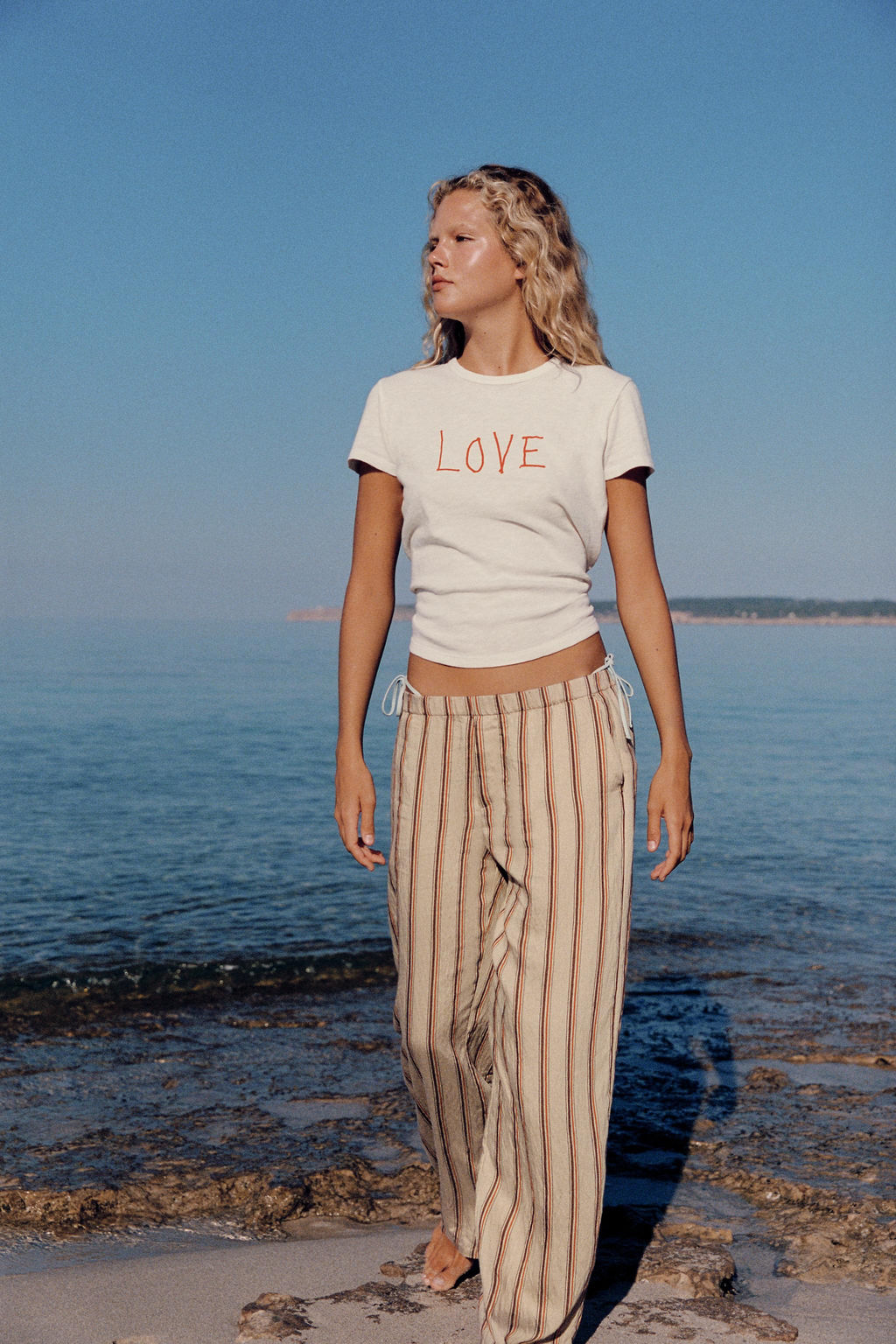 CAMISETA R?STICA TEXTO / blanco - Zara фото 2